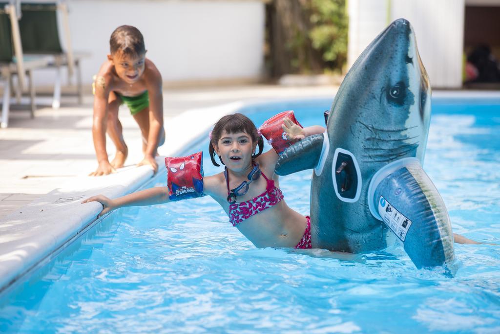 Hotel Fabrizio ริมินี ภายนอก รูปภาพ